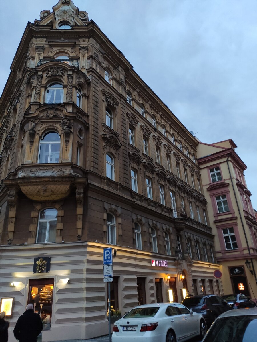 Дом, где мы жили. Второй этаж был полностью наш)