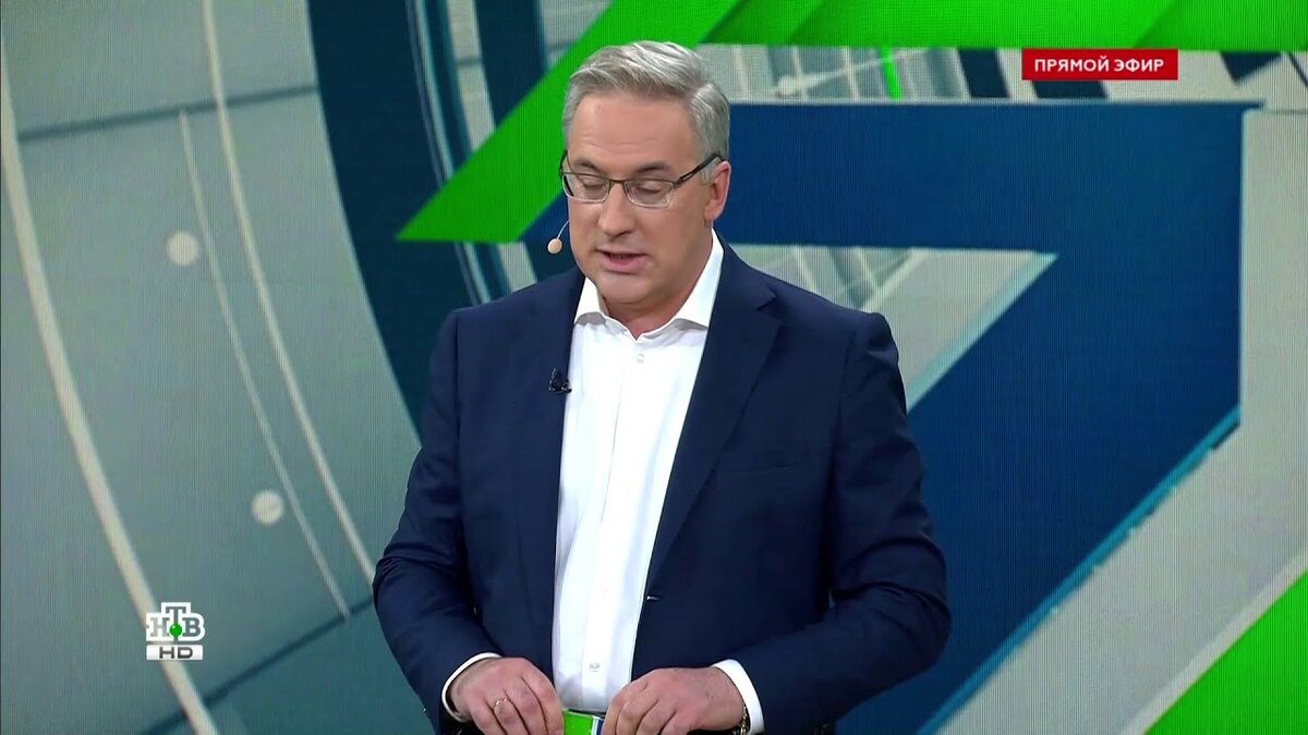 андрей норкин нтв. нтв место встречи андрей норкин и иван трушкин. место встречи нтв норкин. место встречи студия нтв. ведущий место встречи на нтв.