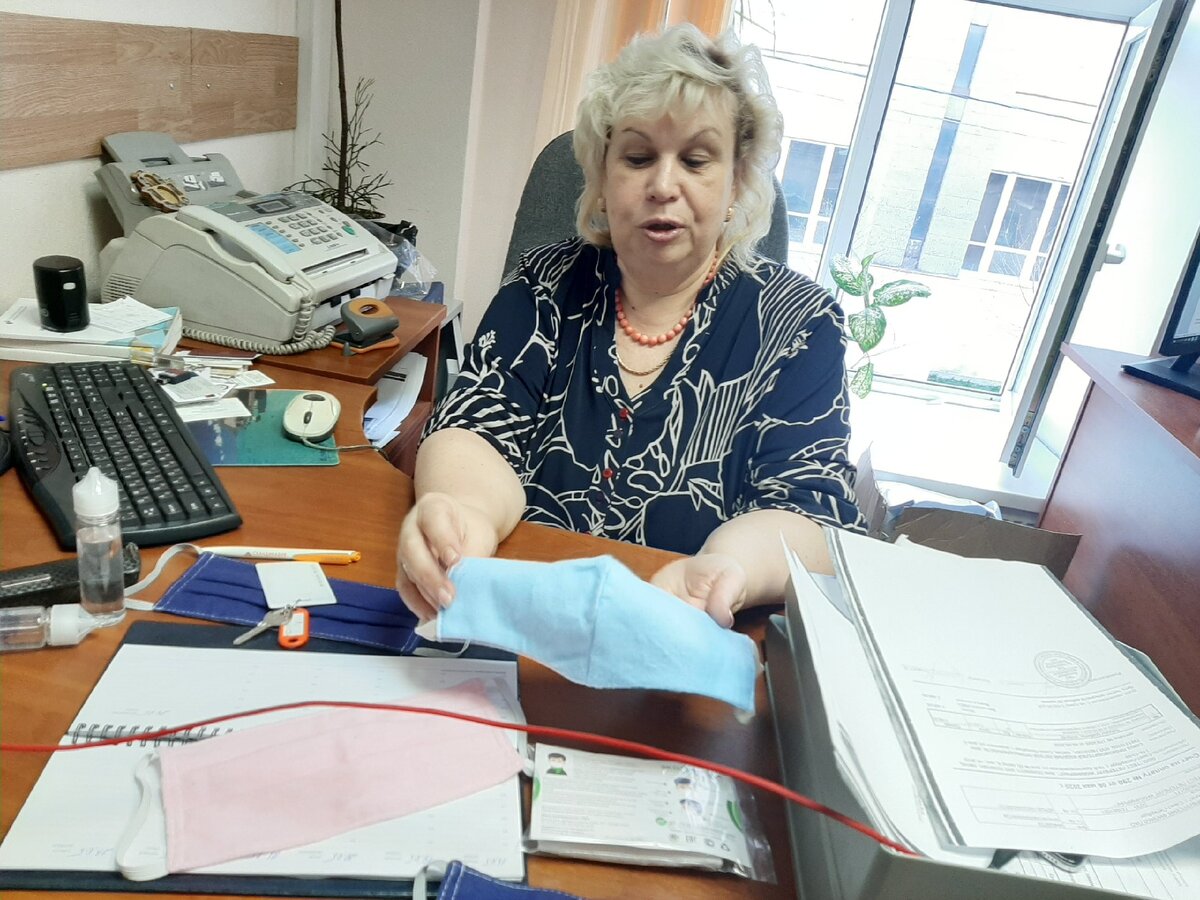 Светлана Молчанова. глава СПИЛП, и в праздники выпускает маски