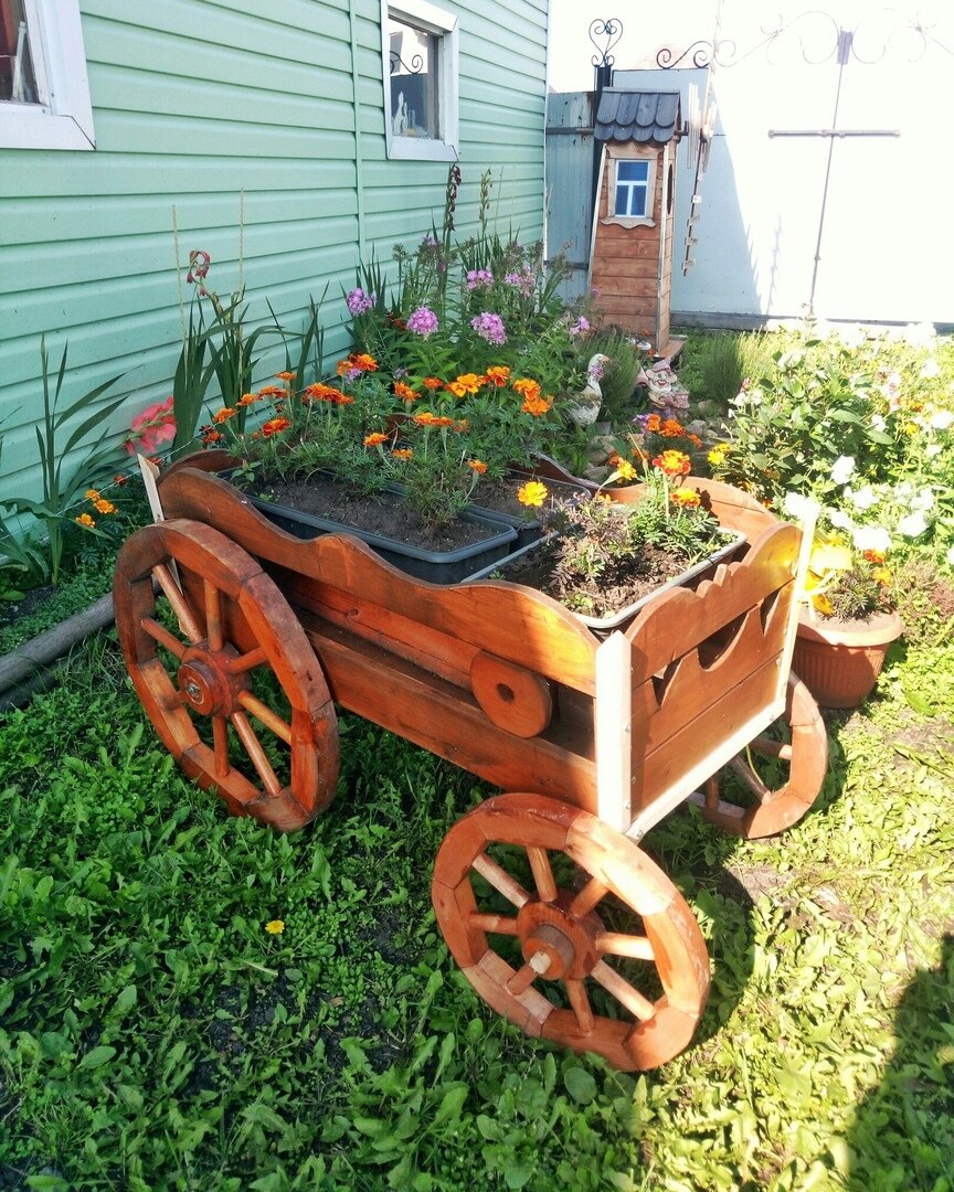 Сказочная телега-цветник 