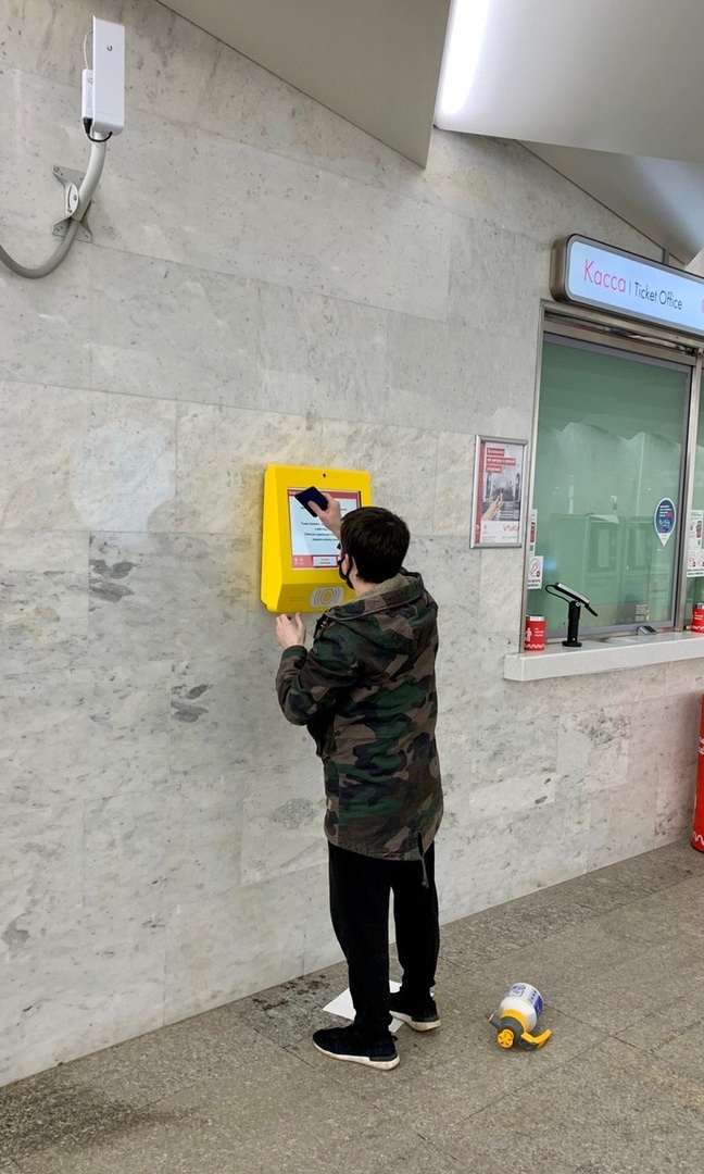 Оклейка информационных терминалов в Московском Метро антимикробной пленкой