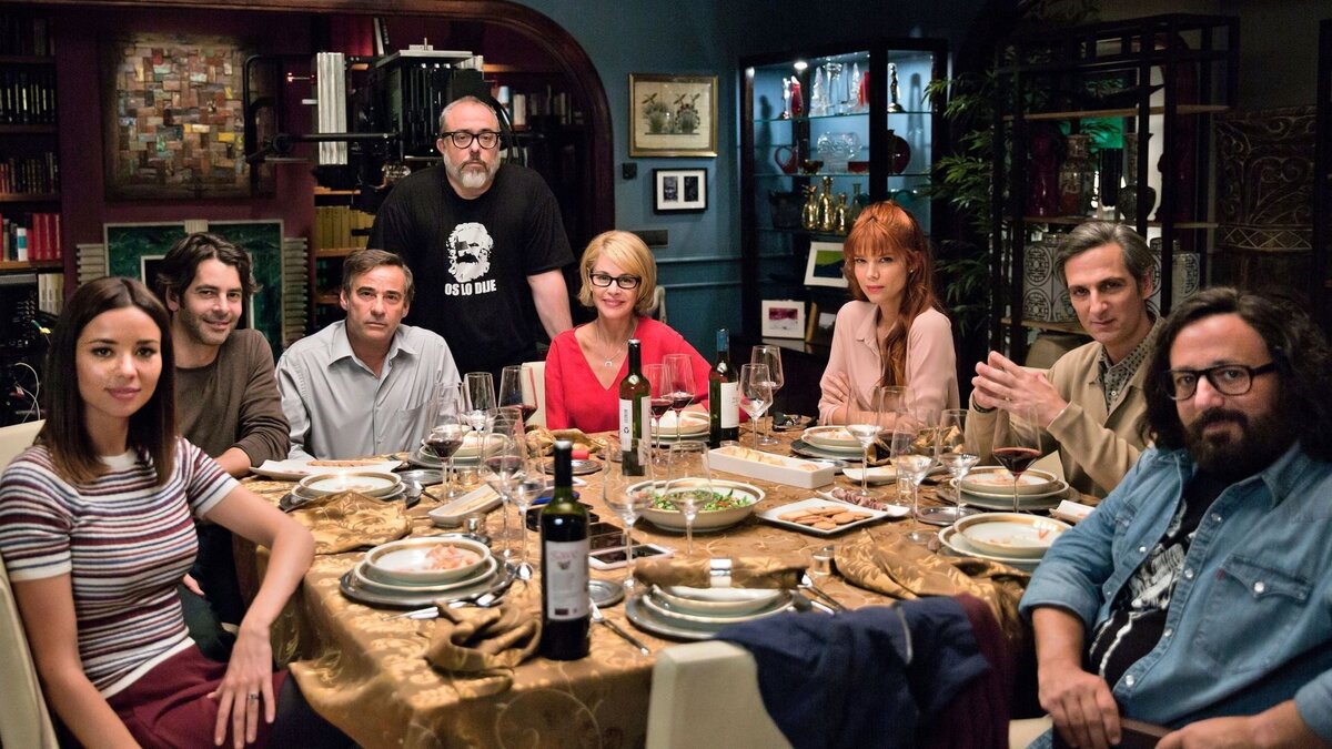 Кадр из фильма "Идеальные незнакомцы"