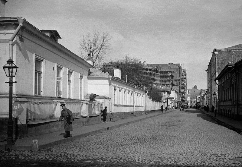 Вид Калошина переулка в Москве в воскресенье
Эмилий Готье-Дюфайе, 6 апреля 1913 года, г. Москва, из архива М. Золотарева.