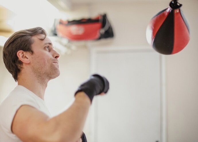 груша на растяжках