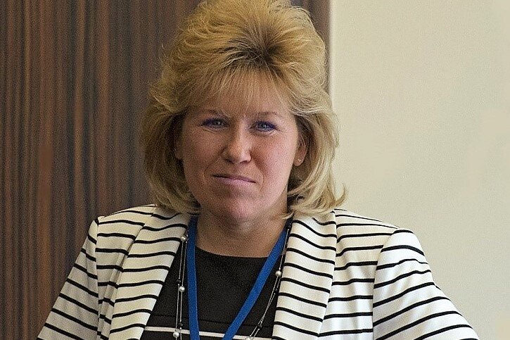 Анфиса Резцова - бывшая биатлонистка и лыжница сборной России, победительница олимпиад по биатлону и лыжным гонкам. 