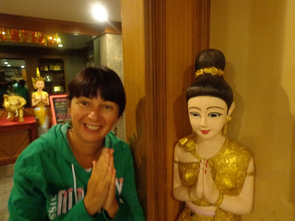 В фойе отеля