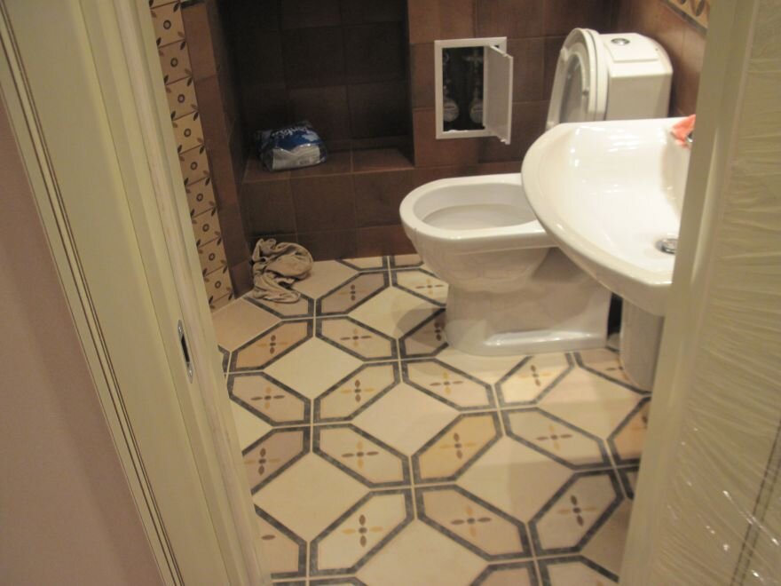 Металлический ревизионный люк.