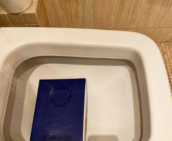 Долго искал свою "прелесть",ибо забыл, где оставил - под ножкой сломанного стола или в же кошачьем лотке.