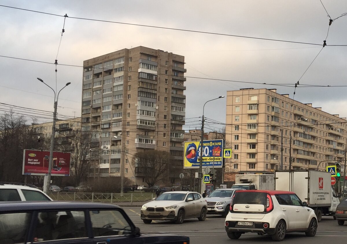 Пересечение Пискарёвского и Полюстровского проспектов. Декабрь 2020 года.
