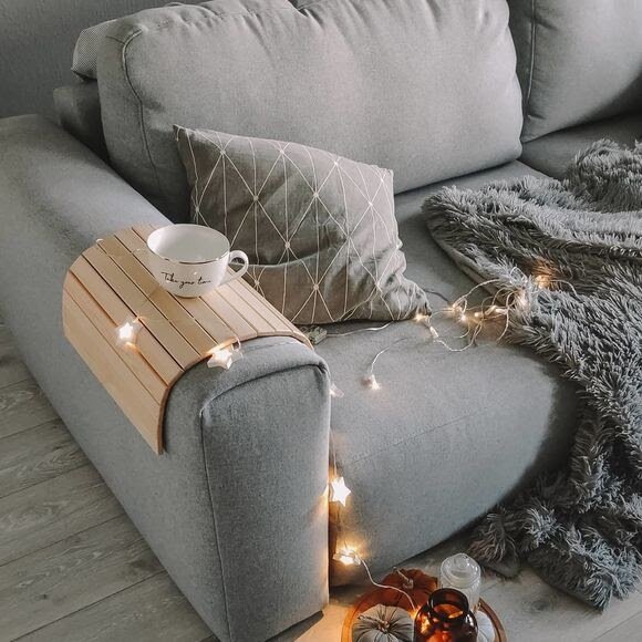 Как красиво застелить диван: выбор идеального покрывала и обзор вариантов расположения