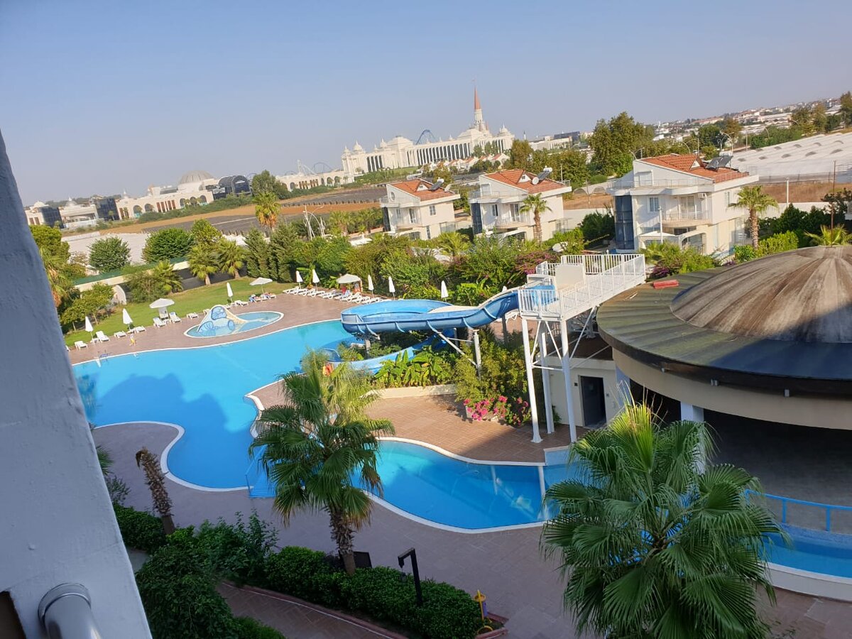 Вид из окна моего отеля=)