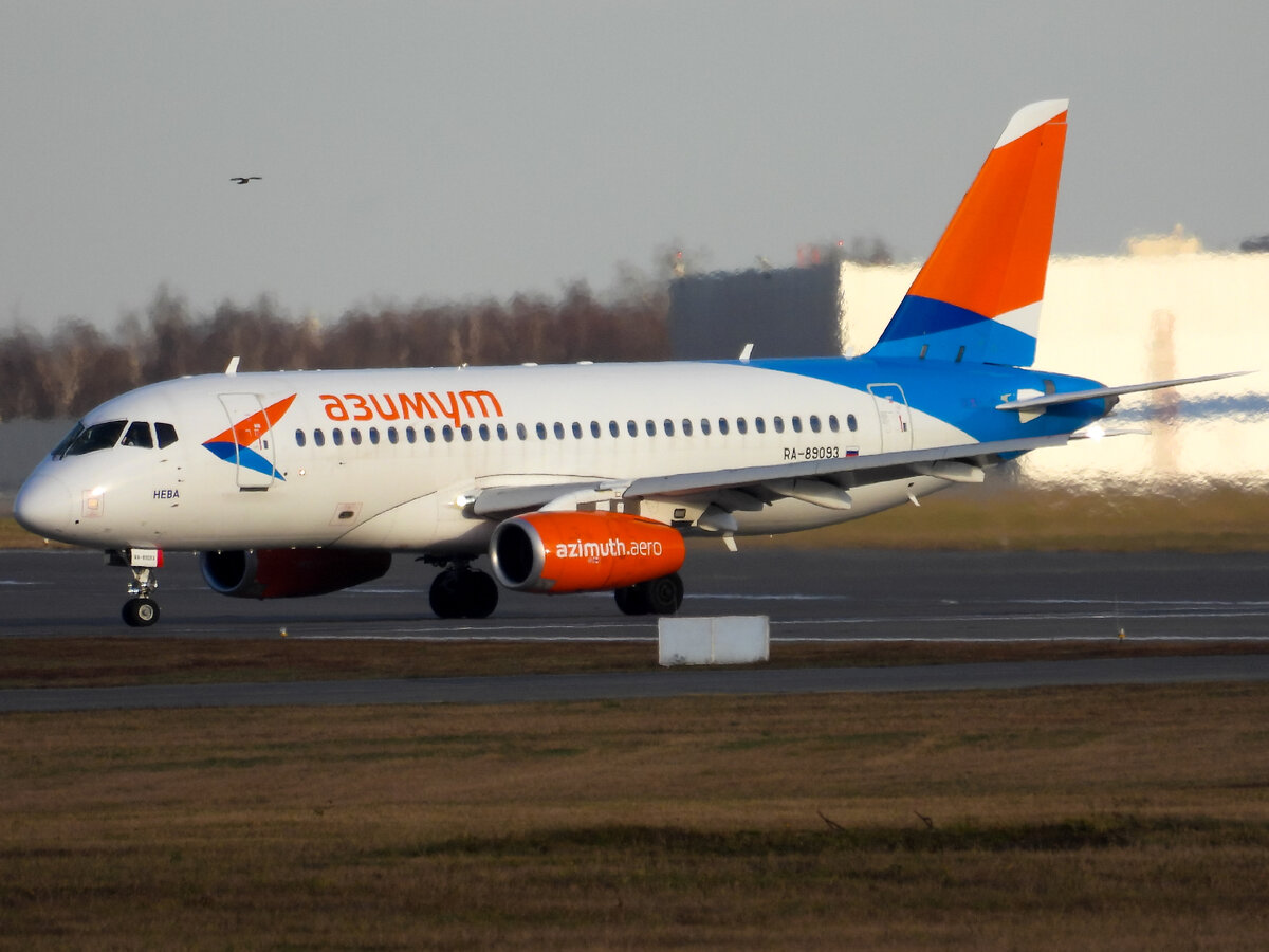 Sukhoi Superjet 100-95LR Azimuth (RA-89093)