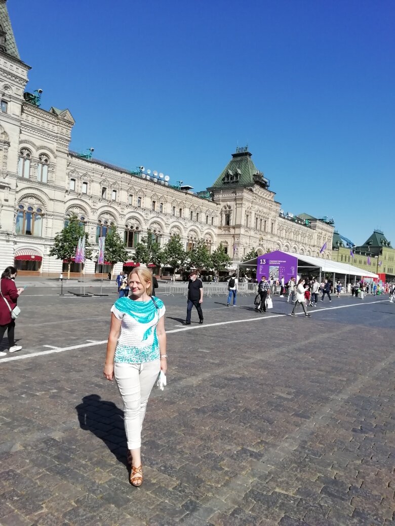 17 июня Красная Площадь, книжная выставка