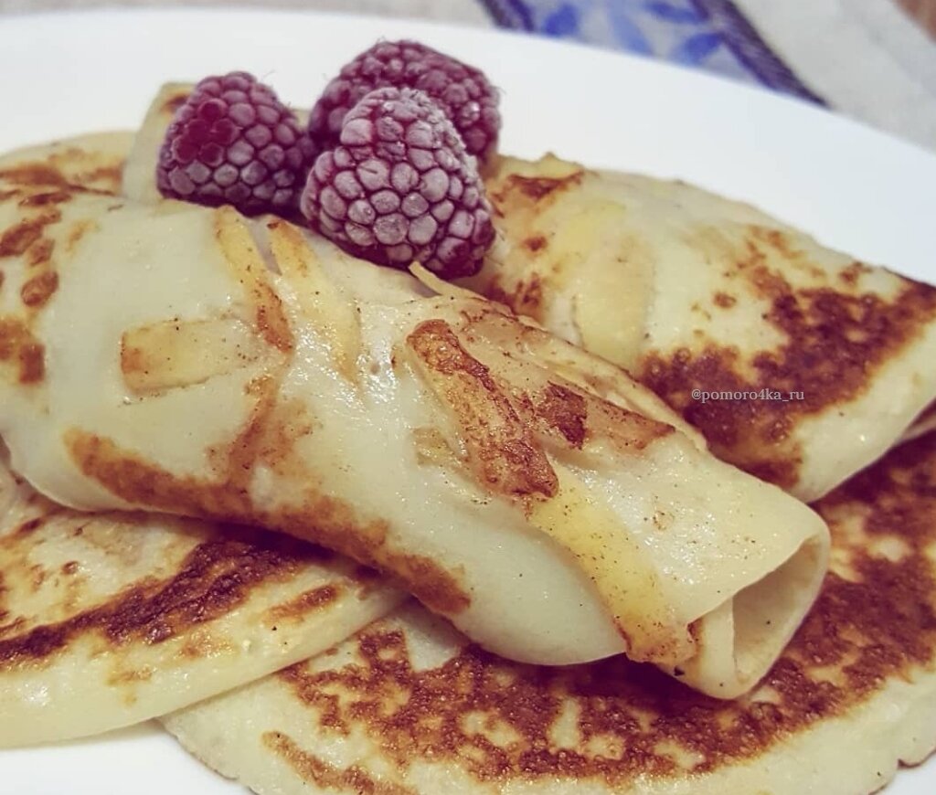 Блины с припёком. Они маленькие, т.к. выпекались на блиннице для панкейков