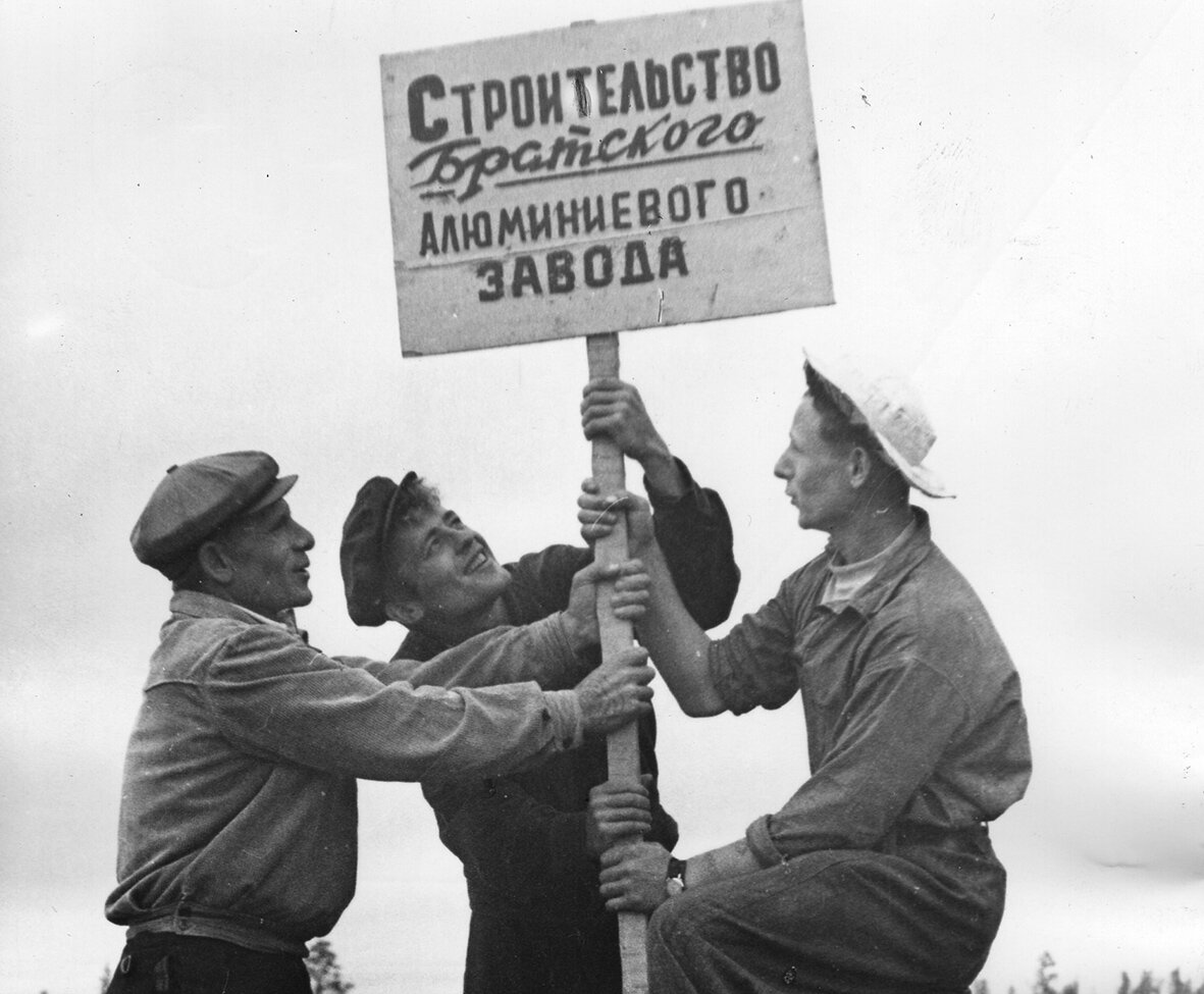 Закладка БрАЗа.Фото Эдгара Брюханенко