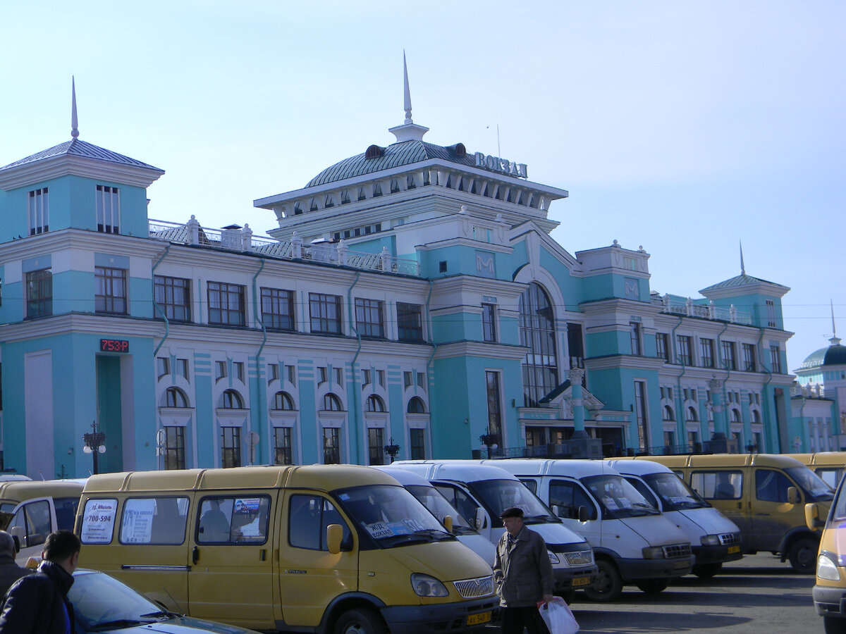 Здание Жд вокзала города Омска