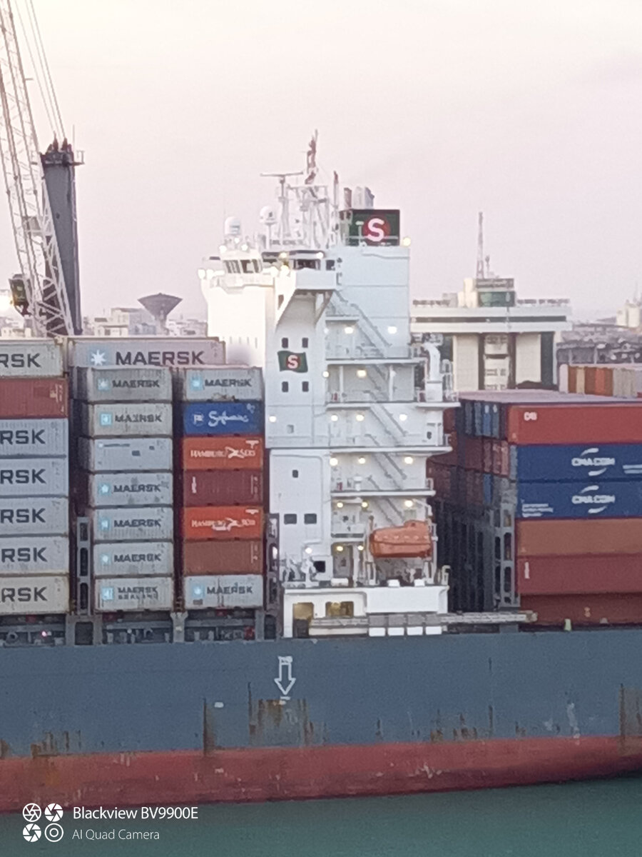 Палубная жилая надстройка контейнеровоза CARL SCHULTE вместимостью 5400 TEUs (среднее количество членов экипажа 20-23 человека)ю