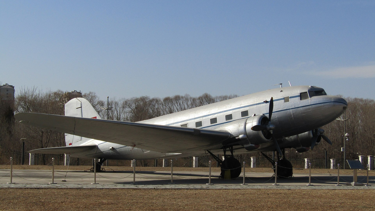 Ли-2. Источник - https://commons.wikimedia.org/wiki/File:Lisunov_Li-2_PLAAF.jpg