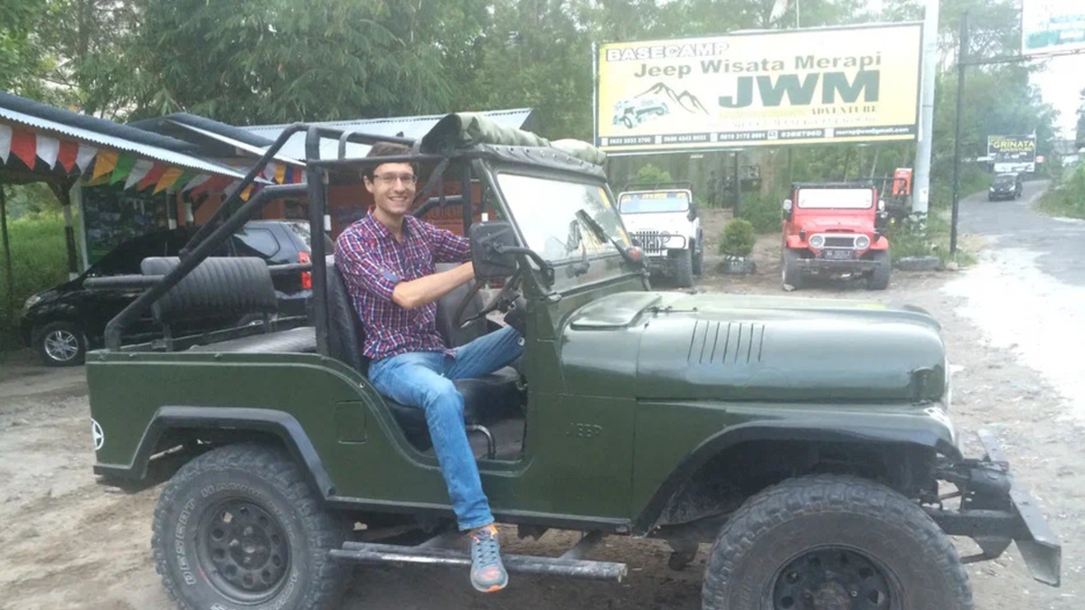 Мы выезжаем из г. Джокьякарта  в гольф-клуб