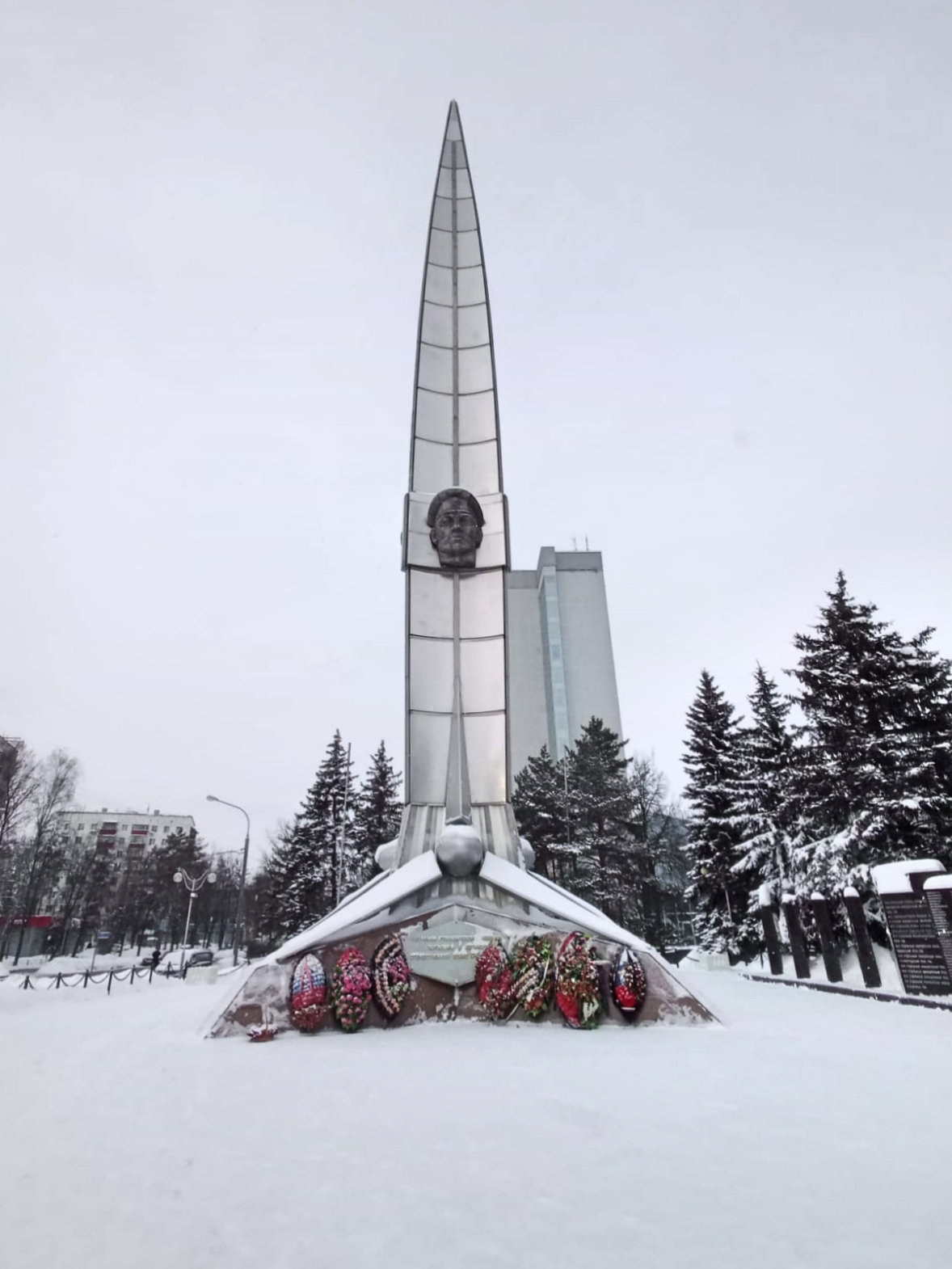 Памятник - гордость.0