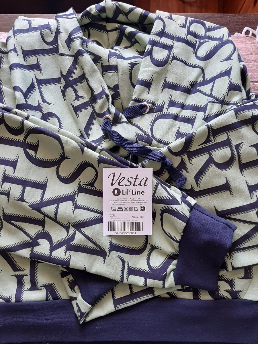 Оттенок отличается на фото, все зависит от освещения. На самом деле густой, цвет.