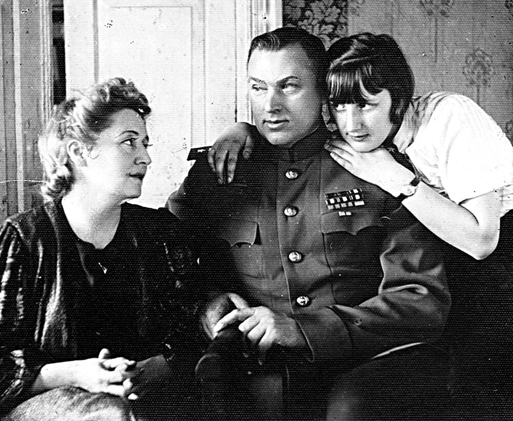 Манга маршал твоя жена опять сбежала. Маршал ваша жена снова сбежала манга. Маршал ваша жена снова сбежала манга. Ерёменко генерал великой отечественной войны. Маршал ваша жена снова сбежала манга.