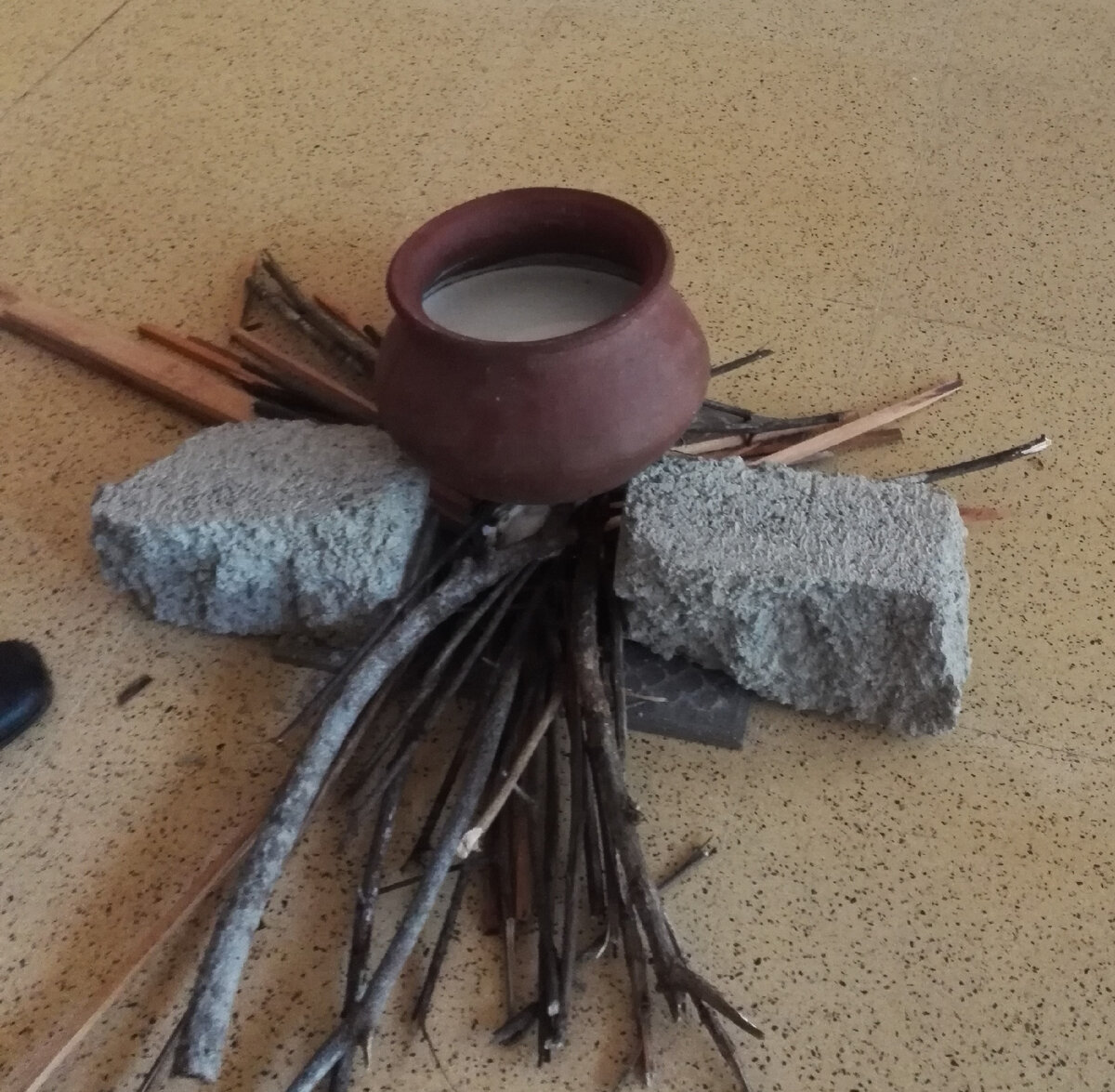 1 января надо обязательно подогреть молоко