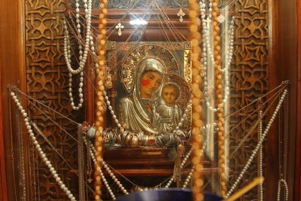 «Кровоточащая» Казанская икона Божией Матери из села Лог 