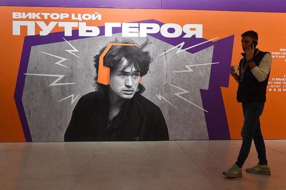     9 ноября группа Кино даст концерт в Иркутске в честь 60-летия Виктора Цоя, приезжавшего в город в 1990. Иван МАКЕЕВ