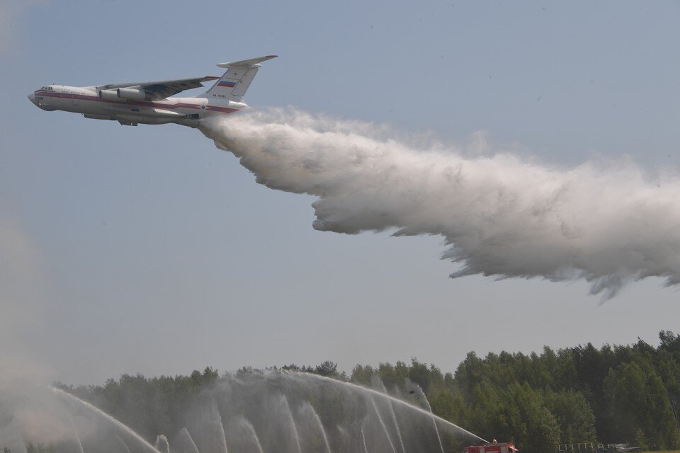     Авиация к этому моменту сбросила 316 тонн воды Владимир ВЕЛЕНГУРИН