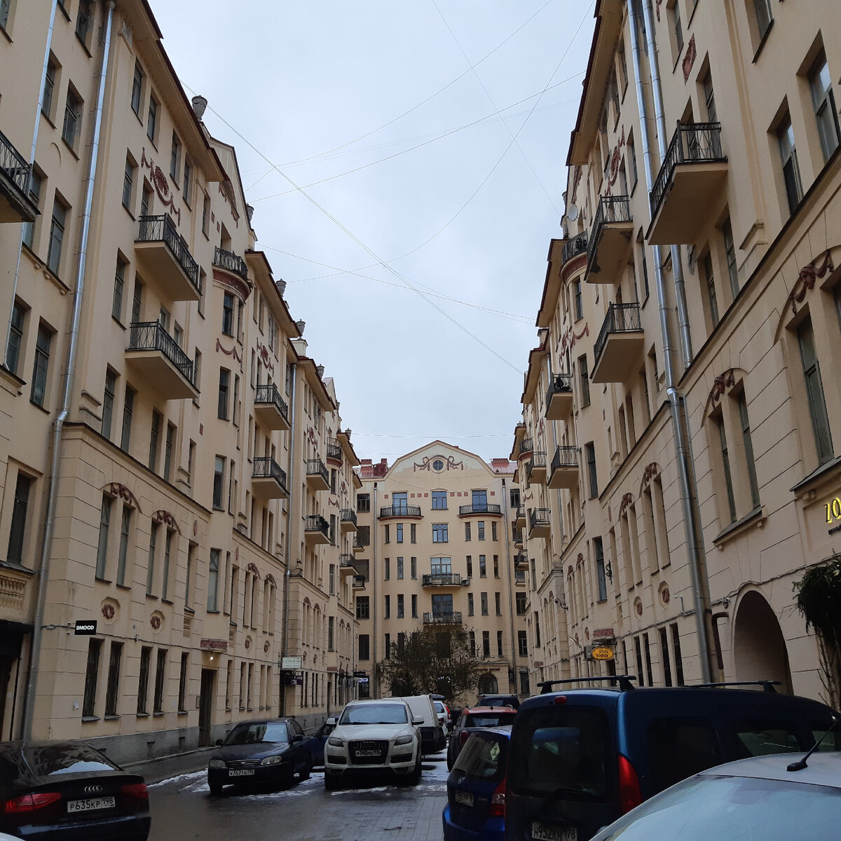 Фото автора.Питерский дворик Сергея Довлатова.