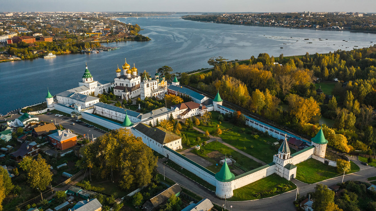 Ипатьевский монастырь вид с Волги