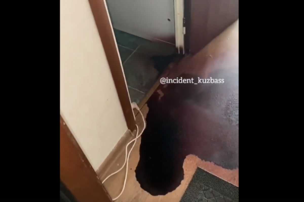    Видео лужи с чем-то похожим на кровь всколыхнуло накануне кузбасские соцсети.