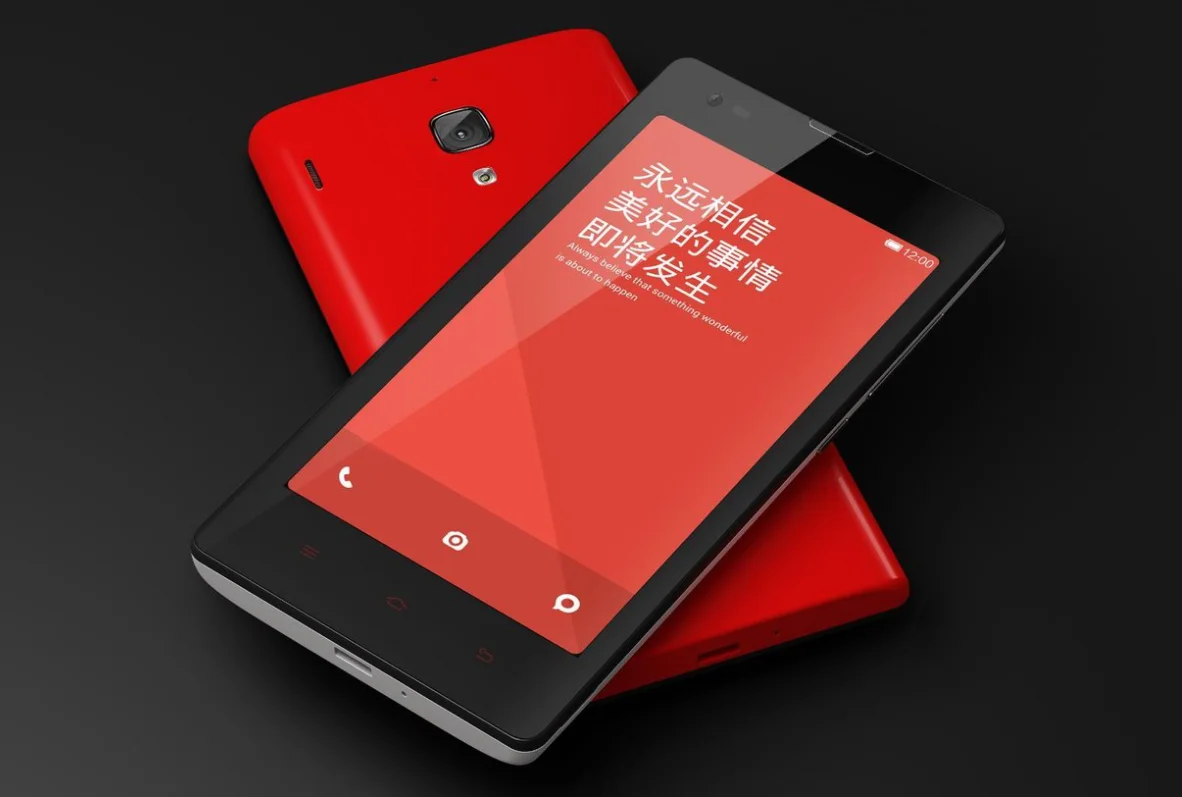 Первый Xiaomi Redmi дополнительно оправдывал своё название яркой красной расцветкой — много ли смартфонов компании сейчас её предлагают?