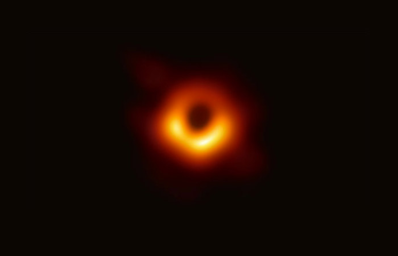 Event Horizon Telescope collaboration et al.📷Изображение горизонта событий черной дыры