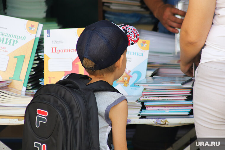    Собрать ребенка в школу стоит более 40 тысяч рублей