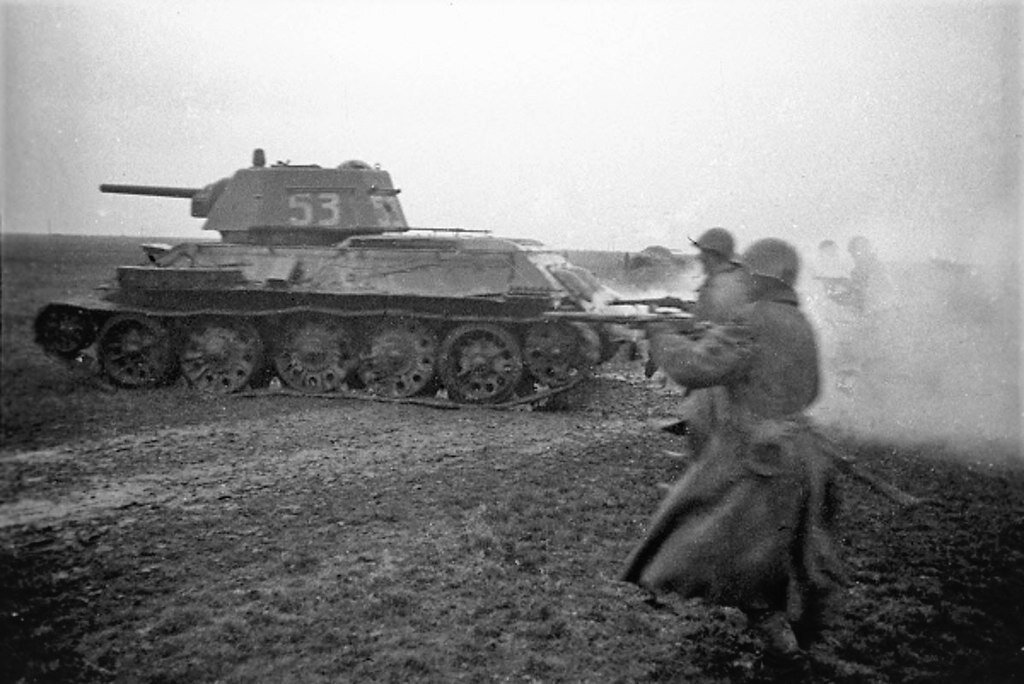 Наступление войск 3-го Украинского фронта под Белградом в 1944 году. Одна из последних фотографий фотографа ТАСС В.Н. Иванова. 