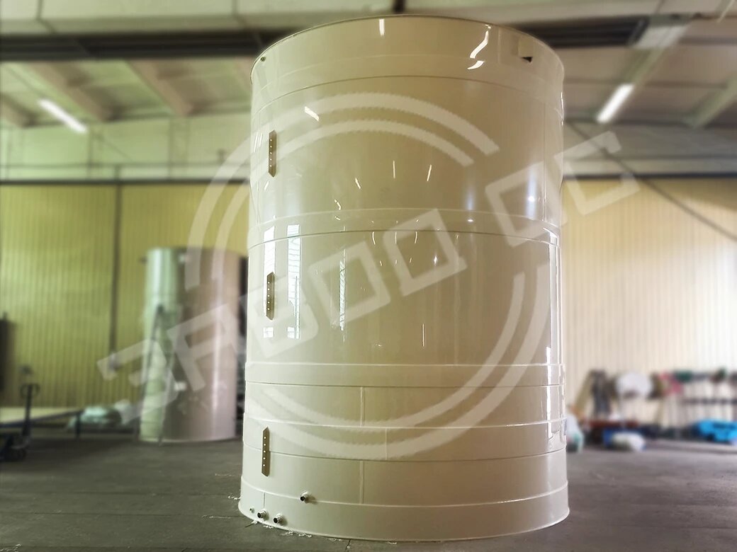 Полипропиленовая вертикальная емкость для масла