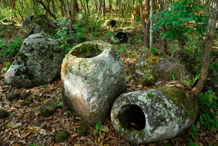 Новая технология позволяет археологам исследовать обширный, но мало изученный горный комплекс в пострадавшем от войны Лаосе. (Фото Джерри Редферн)