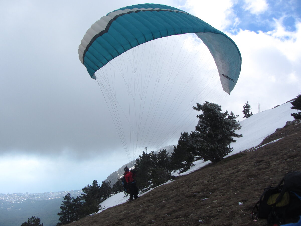 Старт параплана на горе Ай-Петри