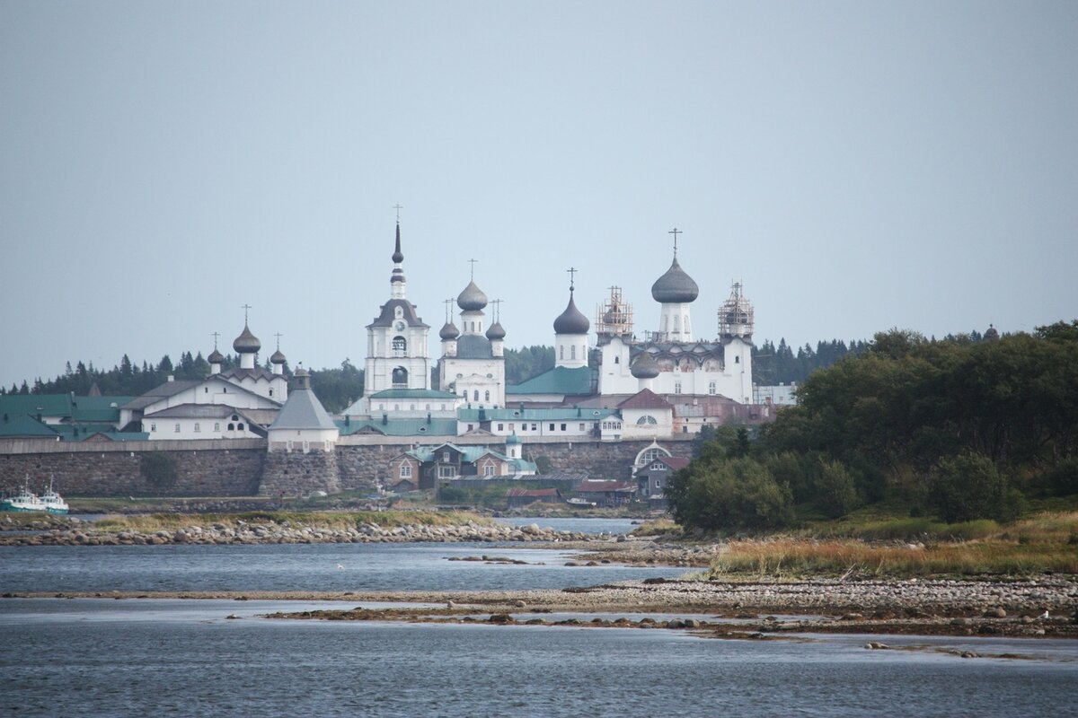 Беломорск Соловки. Соловецкие острова. Соловецкий монастырь с моря. В Соловки из Беломорска.