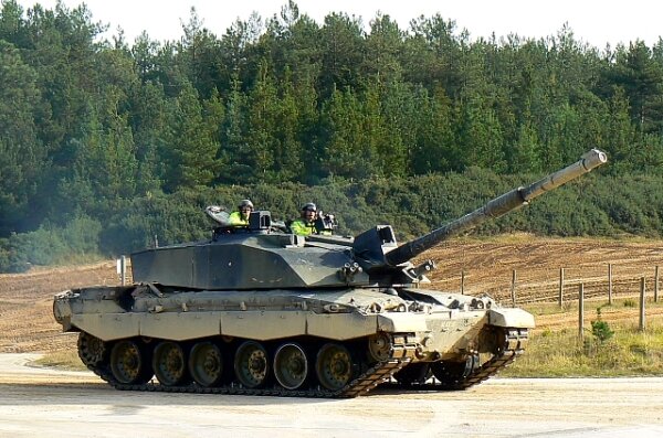 Танк Challenger 2