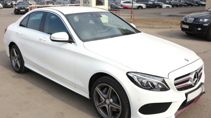 Белый седан Mercedes-Benz C160 в кузове W205. | Фото: drive2.ru.