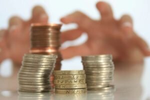 Самый примитивный заговор на выигрыш в лотерею подразумевает использование обычных монеток 