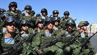 © РИА Новости / Илья ПиталевПерейти в фотобанк"Успел перерезать стропы". Рассекреченные страницы истории ВДВ"В современных условиях армиями ведущих иностранных государств большое внимание уделяется развитию своих мобильных компонентов, способных оперативно перемещаться на большие расстояния и самостоятельно вести боевые действия", — подчеркнул глава ведомства.