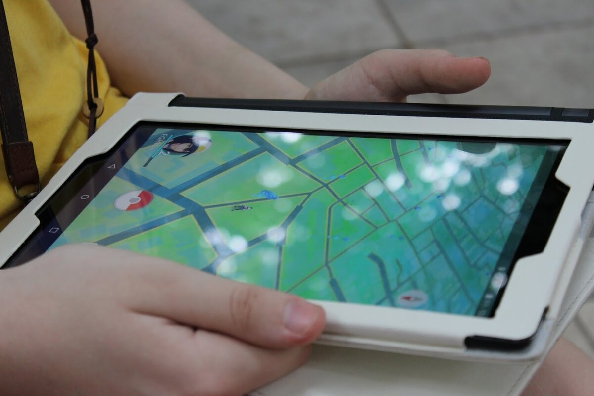 Моя дочка в парке - в первые месяцы жизни в Болгарии она таки вела себя привычно. Теперь - всяко бывает :)