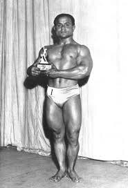 Победа в турнире "Мистер Вселенная"