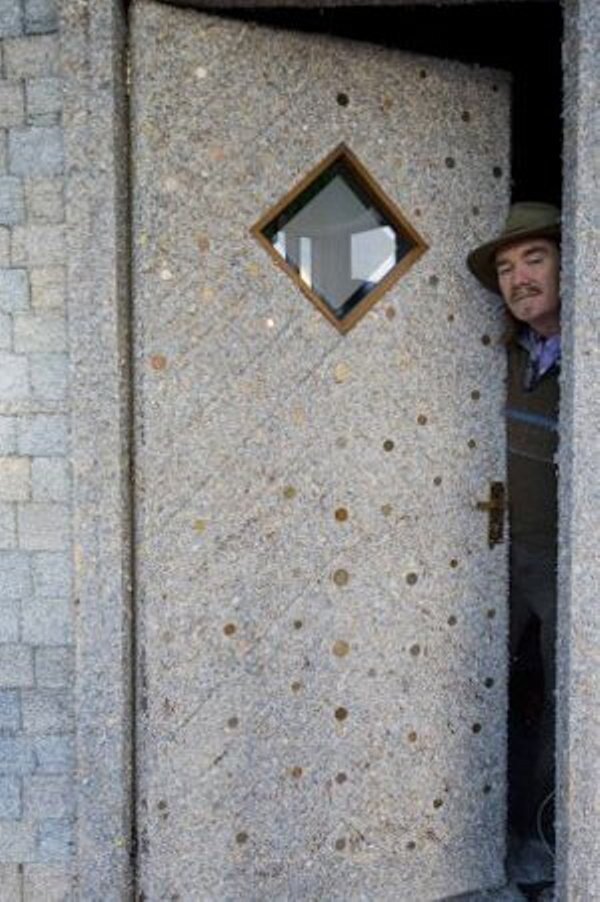 Вход в дом из 1,4 млрд евро