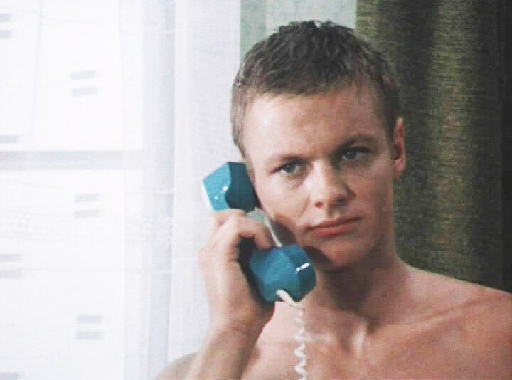 Фльл с http://m.kino-teatr.ru/acter/album/949/220930.jpg
