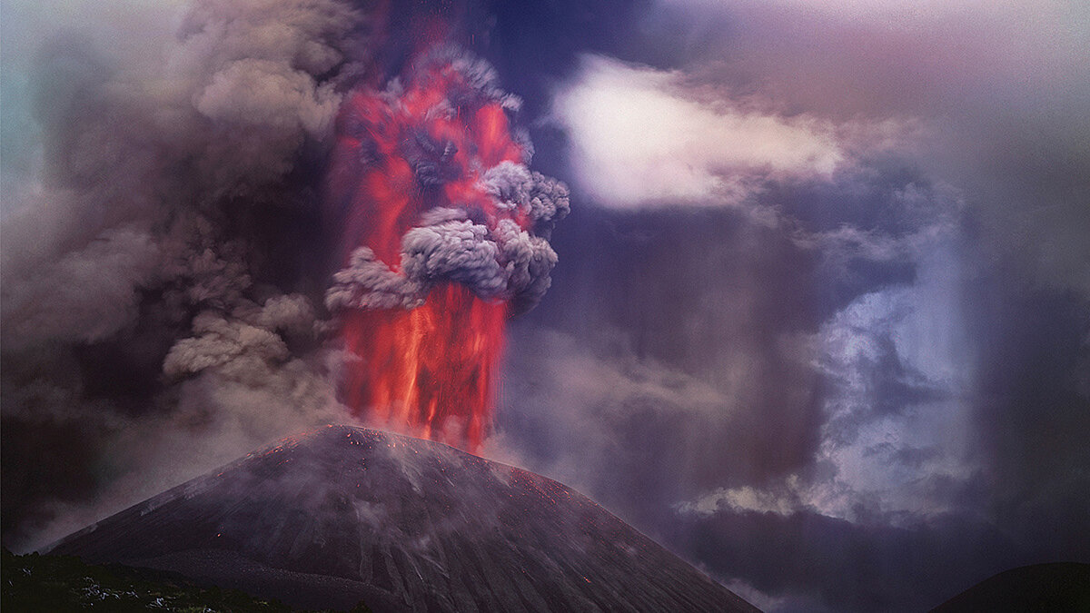 Вулкан  на Камчатке, 2010 год